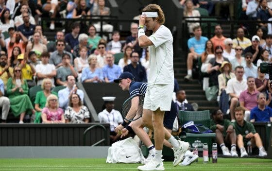 Rublev lamenta: «Permiti que Alcaraz ganhasse o segundo set sem fazer praticamente nada»