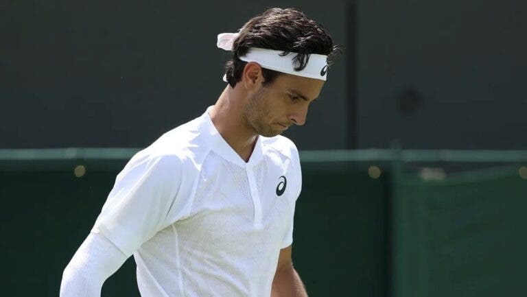 Musetti irreconhecível cai na primeira ronda de Wimbledon