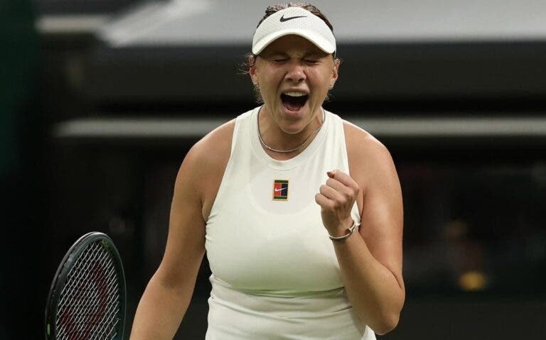 Anisimova brilha rumo aos ‘quartos’ de Wimbledon pela segunda vez
