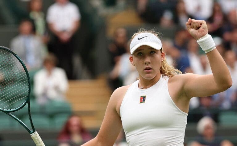 Mirra Andreeva arrasa rumo aos ‘oitavos’ em Wimbledon
