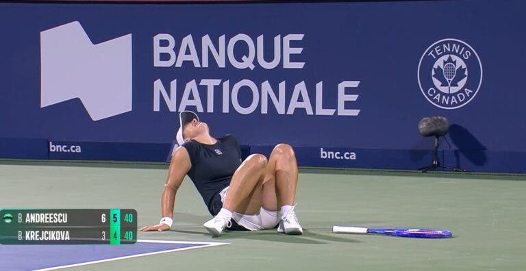 Andreescu torce tornozelo bate Krejcikova e marca duelo com Andreeva; Collins vai defrontar Gauff