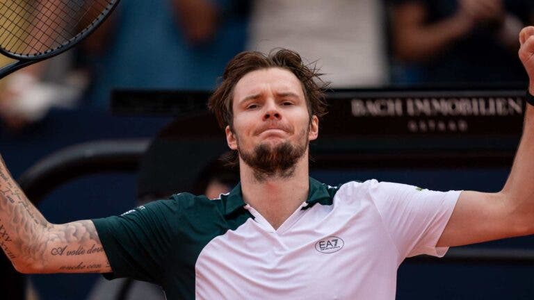 Bublik segue imparável e conquista primeiro título ATP de terra batida em Gstaad