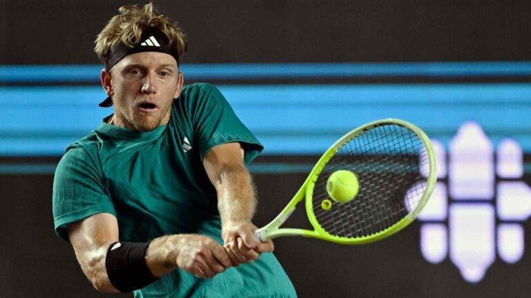 Davidovich gela Shelton em Washington e está na terceira final da temporada