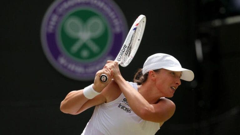 Swiatek desbrava caminho e está nas ‘meias’ de Wimbledon pela primeira vez