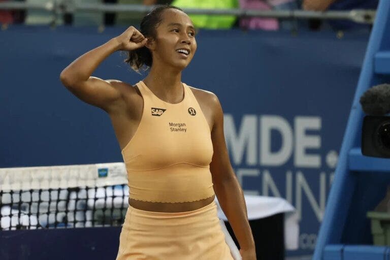 Fernandez bate Rybakina num dos encontros do ano e avança para a final em Washington