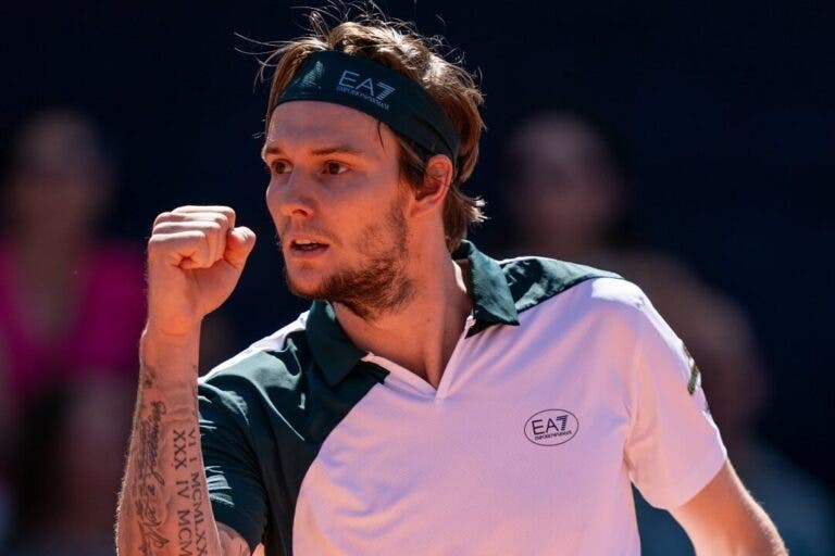 Bublik segue em grande em Gstaad e garante primeira final da carreira em terra batida