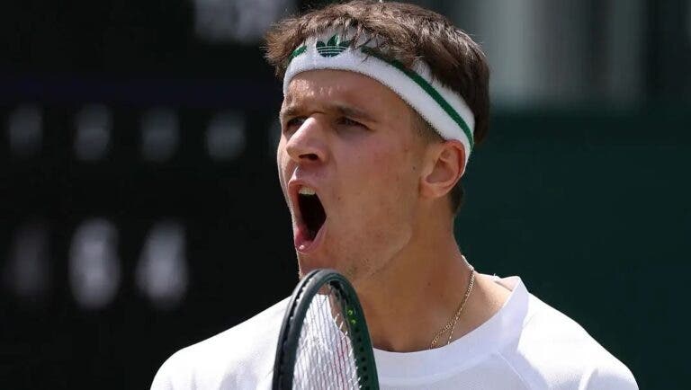 De Minaur, Mensik, Cobolli e Davidovich avançam em Wimbledon
