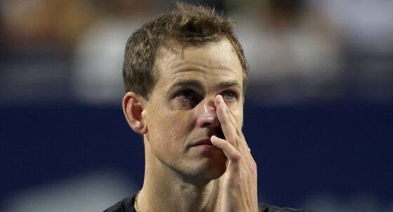 Pospisil perde e retira-se do ténis com dores e lágrimas em Toronto