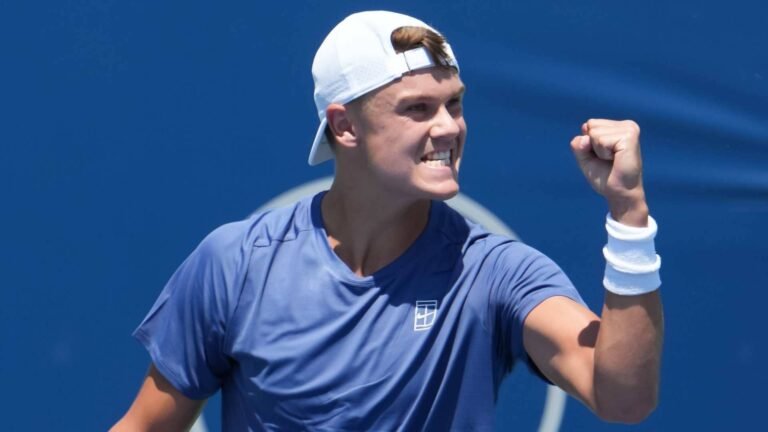 Rune volta à competição com boa vitória em Toronto