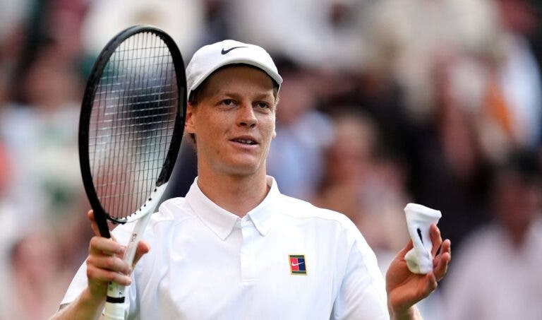 Sinner volta a passear rumo aos oitavos-de-final de Wimbledon
