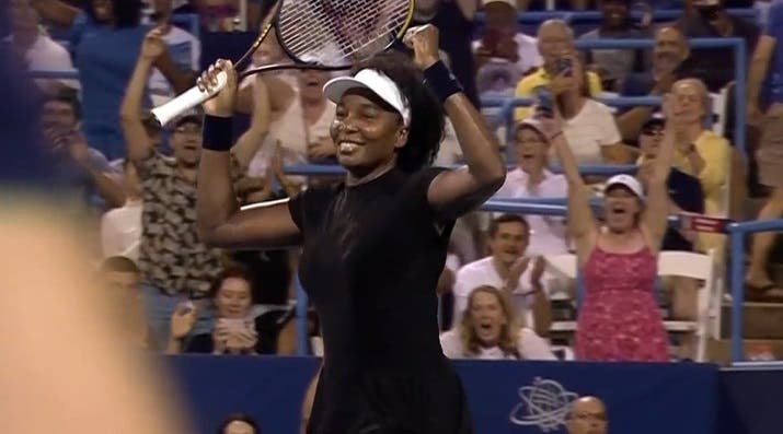 SURREAL! Venus Williams entra na máquina do tempo e derrota a número 35 do Mundo aos 45 anos