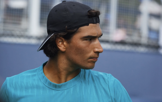 Henrique Rocha sofre derrota inesperada na segunda ronda em Shenzhen