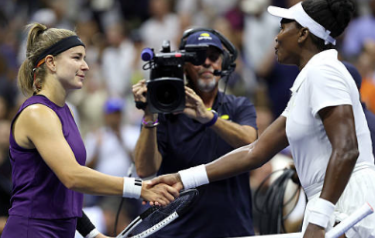 Muchova rende-se após bater Venus Williams: «É uma lenda do nosso desporto»