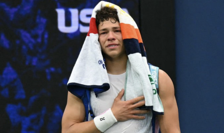 De partir o coração: Shelton lesiona-se a desiste na 3.ª ronda do US Open