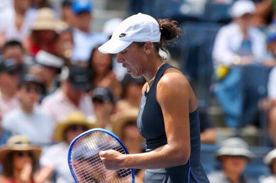 Keys dispara 89 erros não forçados e cai na estreia, Rybakina arrasa no US Open