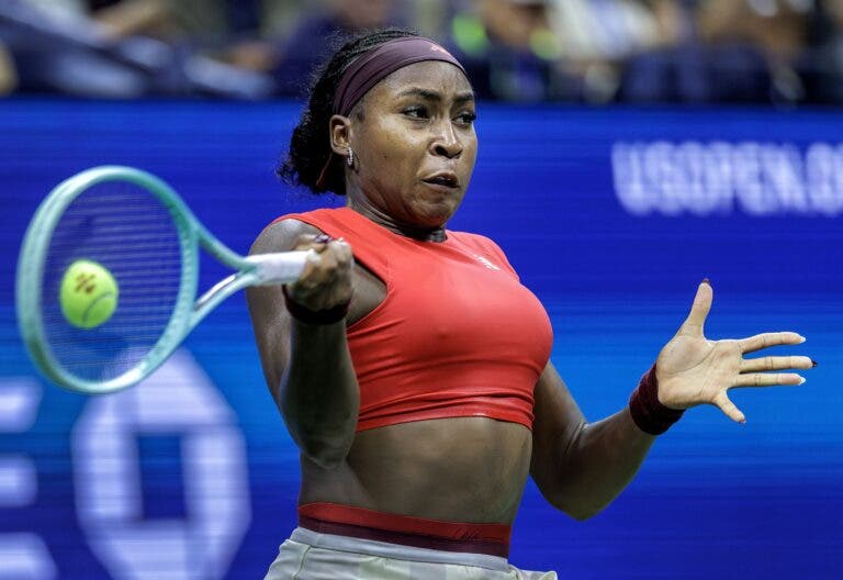 Gauff tenta resolver problemas no serviço: «Sinto-me bastante stressada»