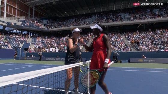 Krejcikova não dá chances a Mboko e avança no US Open
