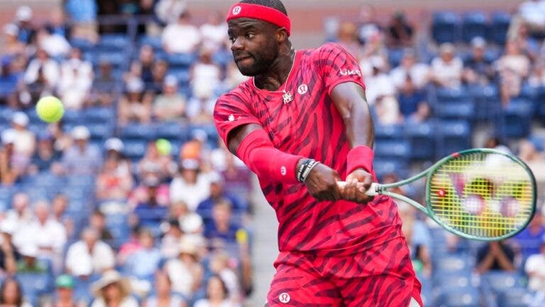 Tiafoe segue ileso para a terceira ronda do US Open, Mensik e Davidovich desiludem