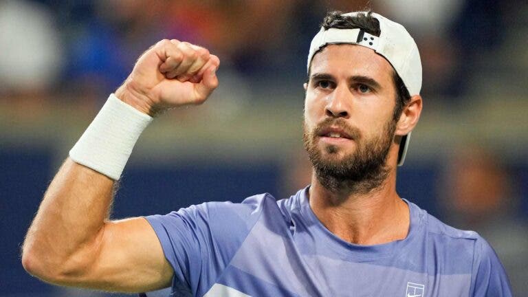 Khachanov e o triunfo no limite sobre Zverev: «Ele ficou um bocado nervoso»
