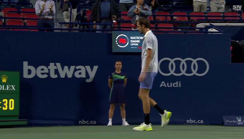 [VÍDEO] Medvedev abandona court de forma caricata após ser eliminado em Toronto