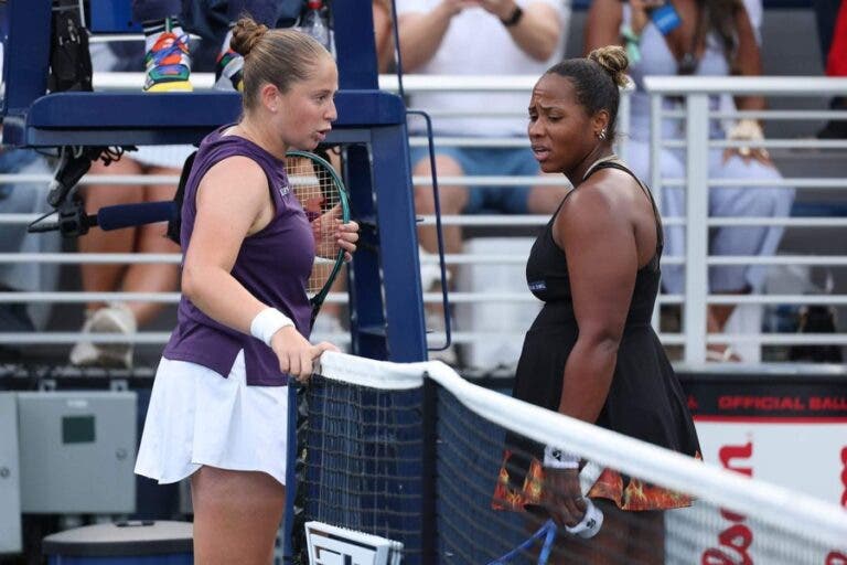 Sabalenka revela que tentou acalmar Ostapenko: «Ela tem problemas na sua vida»