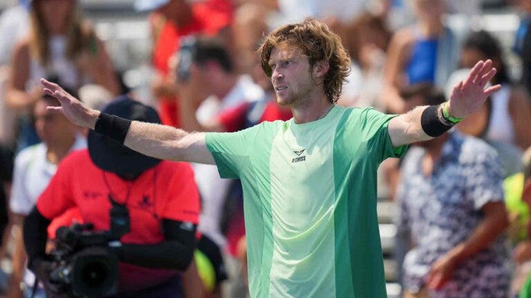 Rublev sobrevive, Lehecka bate Fils e também está nos ‘oitavos’ em Toronto