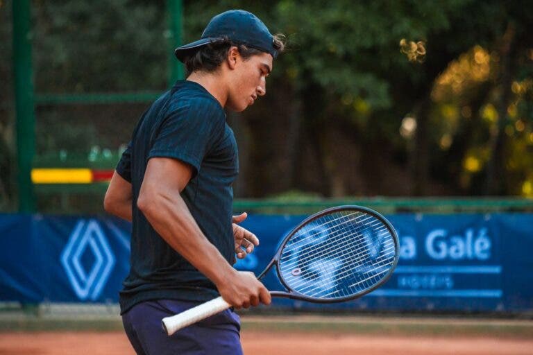 Henrique Rocha não dá hipóteses e volta aos quartos-de-final do Lisboa Belém Open