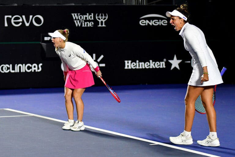 Ingrid Martins e Laura Pigossi vão defrontar Stefani e Babos na final de pares do SP Open