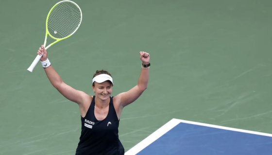 Krejcikova foi a única a vencer numa jornada marcada pela chuva em Seul