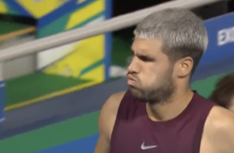 [VÍDEO] O inacreditável jogo de serviço com que Alcaraz fechou o triunfo sobre Nakashima