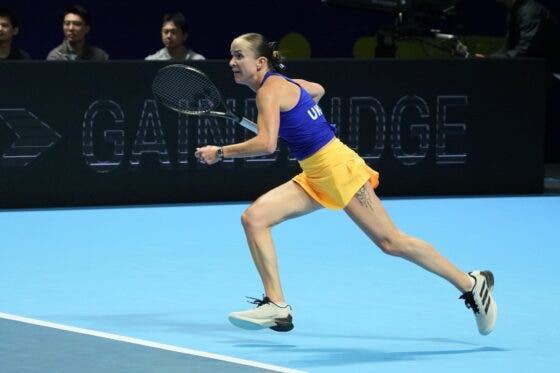 Svitolina vence batalha com Badosa e confirma Ucrânia nas ‘meias’ da Billie Jean King Cup