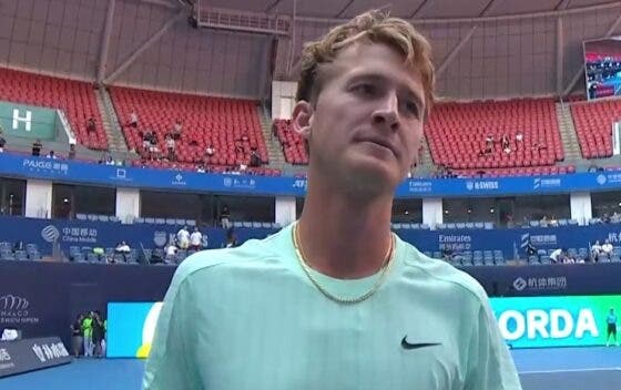 Sebastian Korda dispara 20 ases e avança em Hangzhou