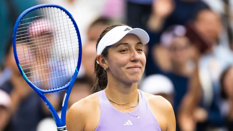 Pegula bate Navarro em grande duelo e vai defrontar Noskova nas ‘meias’ em Pequim