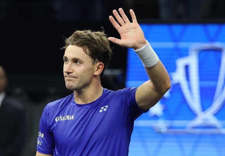 Ruud vira de set e break abaixo e avança em Tóquio
