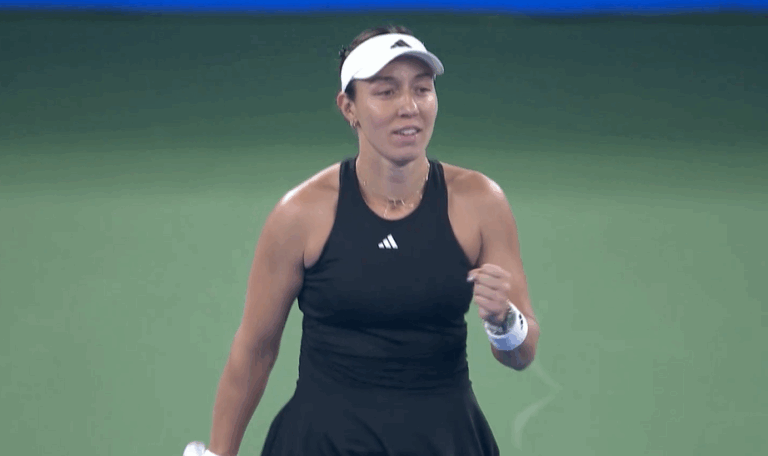 Pegula vence batalha épica, acaba com invencibilidade de Sabalenka em Wuhan e está na final