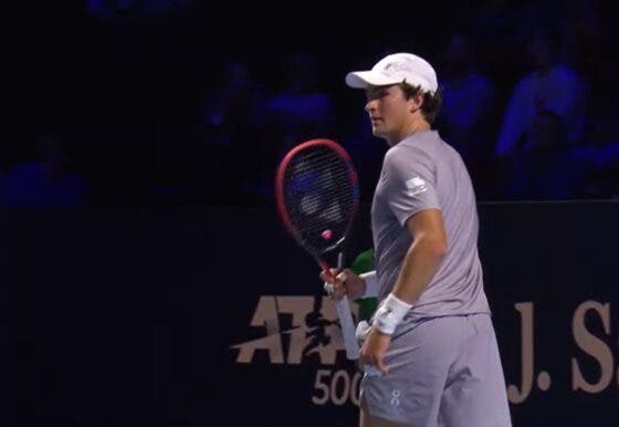 João Fonseca passa por atual campeão em Basileia e quebra marca de 30 anos