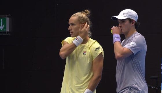 João Fonseca e Rafael Matos desperdiçam match point em jogo equilibrado e caem na estreia de Basel
