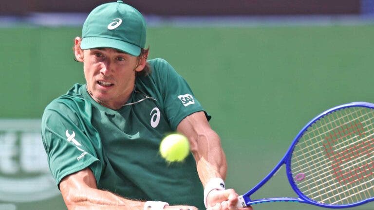De olho em Turim! De Minaur e Auger-Aliassime avançam para os ‘oitavos’ em Xangai