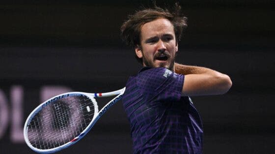 Dimitrov desiste e Medvedev está nos ‘oitavos’ de Paris sem jogar