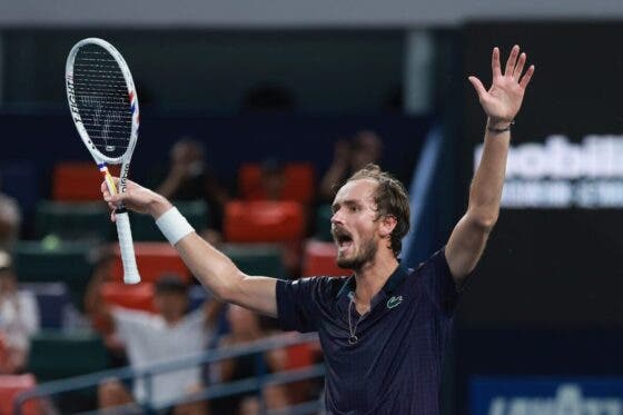 Medvedev confia no processo: «Sei que estou perto de alcançar o meu melhor ténis»