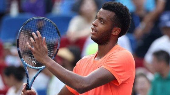 Mpetshi Perricard agiganta-se com maior vitória da carreira e domina Fritz em Xangai