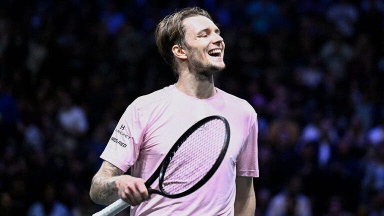 Bublik arrasador após bater Moutet: «Ele falou demasiado, a minha única opção era castigá-lo»