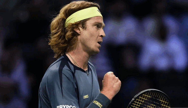 Rublev e Bublik convencem rumo à segunda ronda em Paris