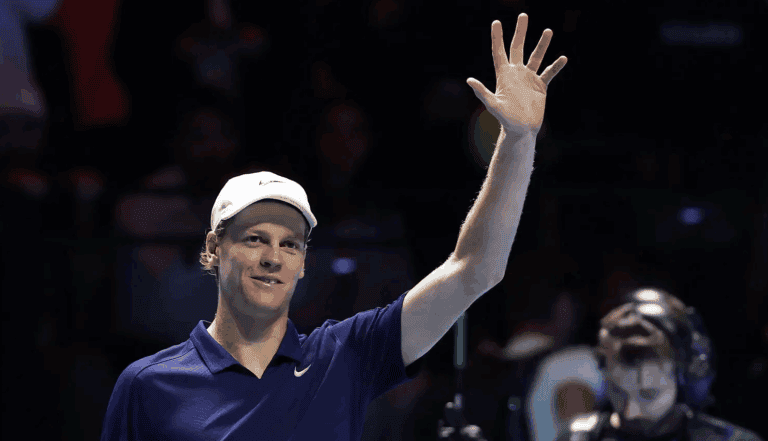 Sinner bate Djokovic em 62 minutos e marca duelo com Alcaraz na final do Six Kings Slam