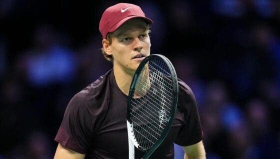 Sinner humilha Zverev irreconhecível em Paris rumo à sua nona final de 2025