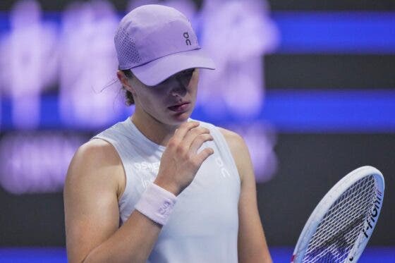 Swiatek sai das WTA Finals pela porta pequena: «Talvez seja o karma…»