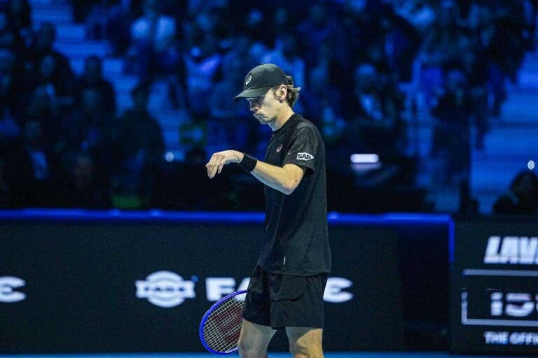 De Minaur tem a receita para ganhar a Sinner… mas não consegue fazer: «Não é assim tão fácil»