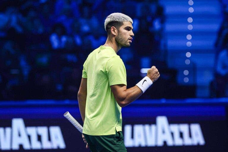 Alcaraz arrasa Musetti, segue para as ‘meias’ das Finals e fecha a luta pelo número um