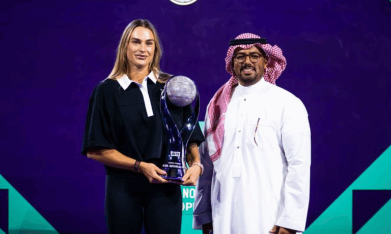 Sabalenka junta-se a clube de lendas que completaram o ano como número um do Mundo