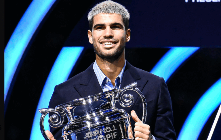 Alcaraz já tem troféu de número um de fim de ano: «Significa o Mundo para mim»